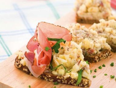Zwiebel-Aufstrich light mit Apfel und Speck