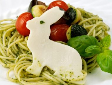 Mozzarella Pasta-Nest mit Osterhäschen