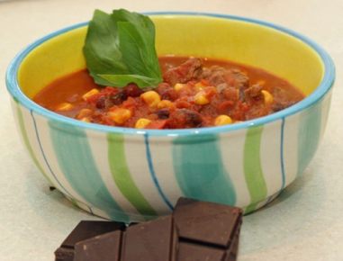 Chili con Carne mit dunkler Schokolade
