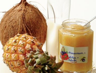 Ananasmarmelade mit Kokosflocken