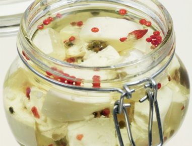 Eingelegter Schafkäse