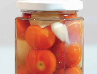Eingelegte Kirschtomaten