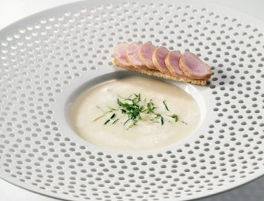 Geeiste Erdäpfelsuppe mit Kaninchen-Crostini