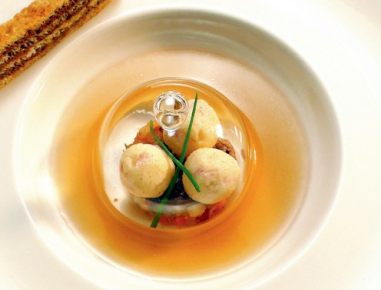 Tafelspitzbouillon mit Grießknöderl und Gemüse