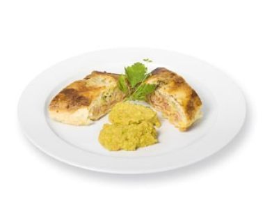 Würzige Blätterteigrouladen mit Gemüsepesto