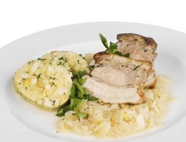 Schweinebraten mit Proseccokraut und Knödel