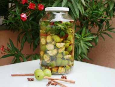 Nuss-Schnaps