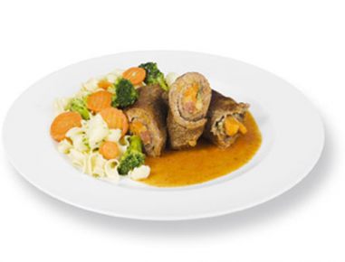 Rindsrouladen mit Gemüsebandnudeln