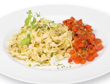 Krautnudeln mit Paprikagemüse