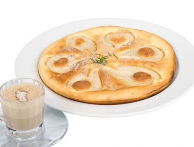 Birnenpalatschinken mit Cappuccinoschaum