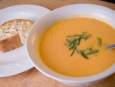 Karotten-Apfel-Ingwersuppe
