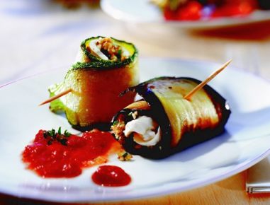 Melanzani-Zucchini-Röllchen