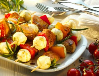 Marinierte Mozarella-Spieße