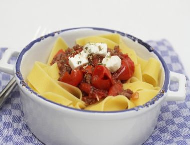 Pasta mit Faschiertem und Schafskäse