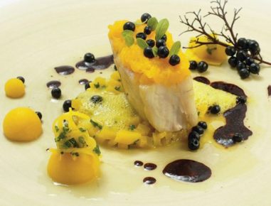 Hecht gebraten mit Kürbis und Holunder
