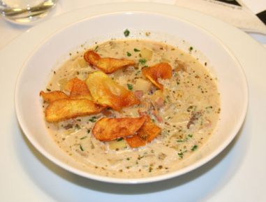 Kartoffelsuppe mit homemade Kartoffelchips