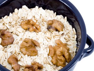 Wärmender Hafer Apfel Brei mit Walnüssen