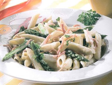 Penne mit Spargel und Schinken