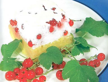 Ribiselkuchen mit Schneehaube