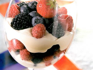 Beeren Topfen Schichtspeise