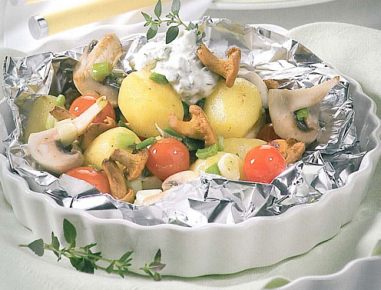 Kartoffel Päckchen mit Pilzen, Tomaten und Kräutertopfen