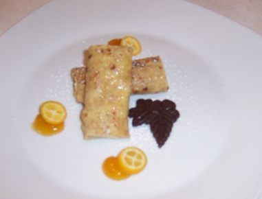 Dinkelpalatschinken mit Marillenmarmelade