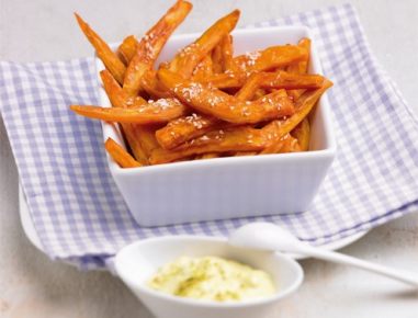 Süßkartoffel-Pommes mit Limettenmayonnaise