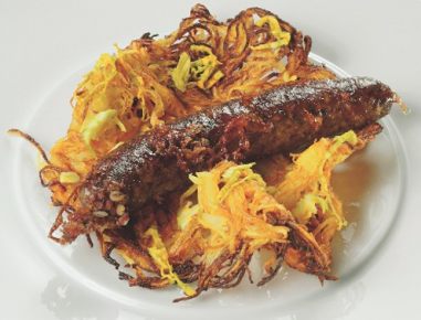 Breinwurst mit Kürbis-Erdäpfelpuffer