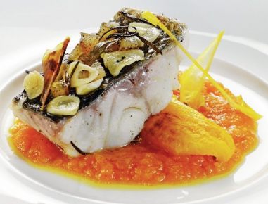 Wolfsbarsch mit Zitronat und gelben Paprika-Kürbis