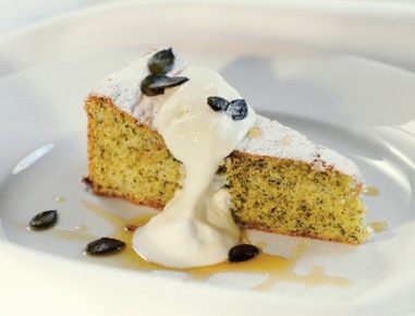 Kürbiskerntorte mit Rum-Obers