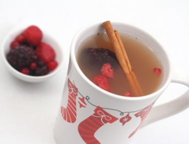 Beerenpunsch alkoholfrei mit Zimt und Marzipan