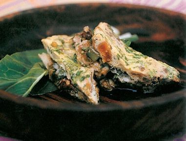 Aprikosen-Omelett mit Walnuss-Mangosalat