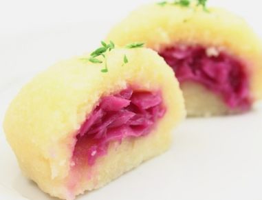 Erdäpfelknödel mit Rotkrautfülle