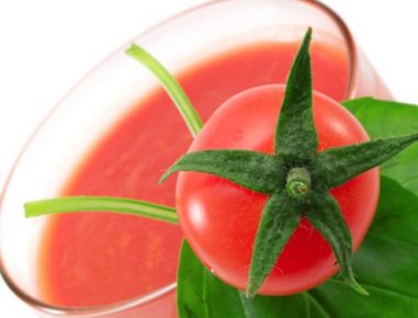 Smoothie mit Tomaten
