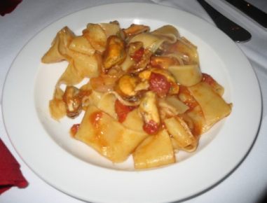 Miesmuschelcurry mit Homemade Pasta und kandiertem Knoblauch