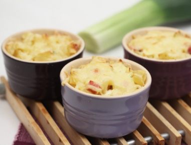Überbackene Schinkenfleckerln in Gratinförmchen