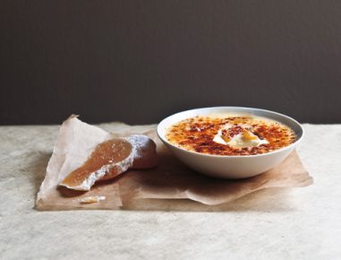 Crème brûlée mit kandiertem Ingwer