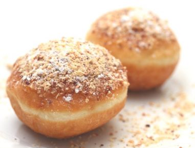 Krapfen mit Nussfülle