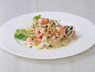 Geflügelsalat mit Garnelen und Estragonsauce