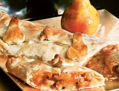 Birnen-Erdnuss-Blätterteigstrudel