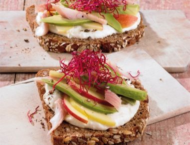 Fitnessbrot mit geräucherter Forelle