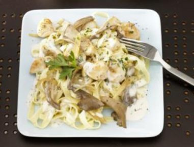 Nudeln mit Hühnerbrust und Austernpilzen - Rezept