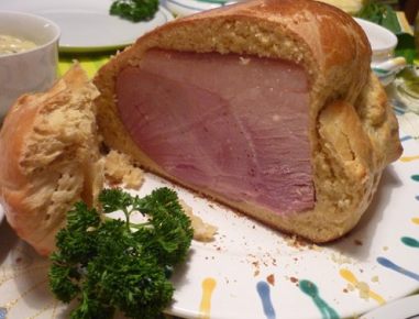 Schinken in Briocheteig mit Mandel-Rahmkren