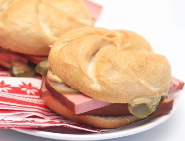 Austroburger (pikante Leberkäsesemmel)