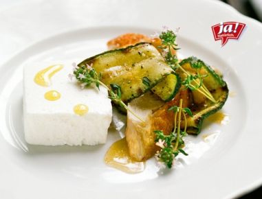 Ziegenmilchterrine mit Bio-Zucchini und Bio-Hendlbrust