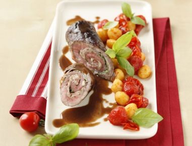 Rindsroulade mit Prosciutto und Parmesan gefüllt und Gnocchi