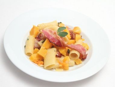 Pasta mit gebratenem Kürbis