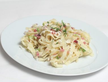 Topfennudeln mit Speck
