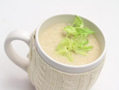 Gorgonzola-Rahm-Suppe mit Birnen
