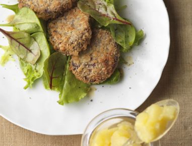Gebackene Blutwurst mit Apfelkompott